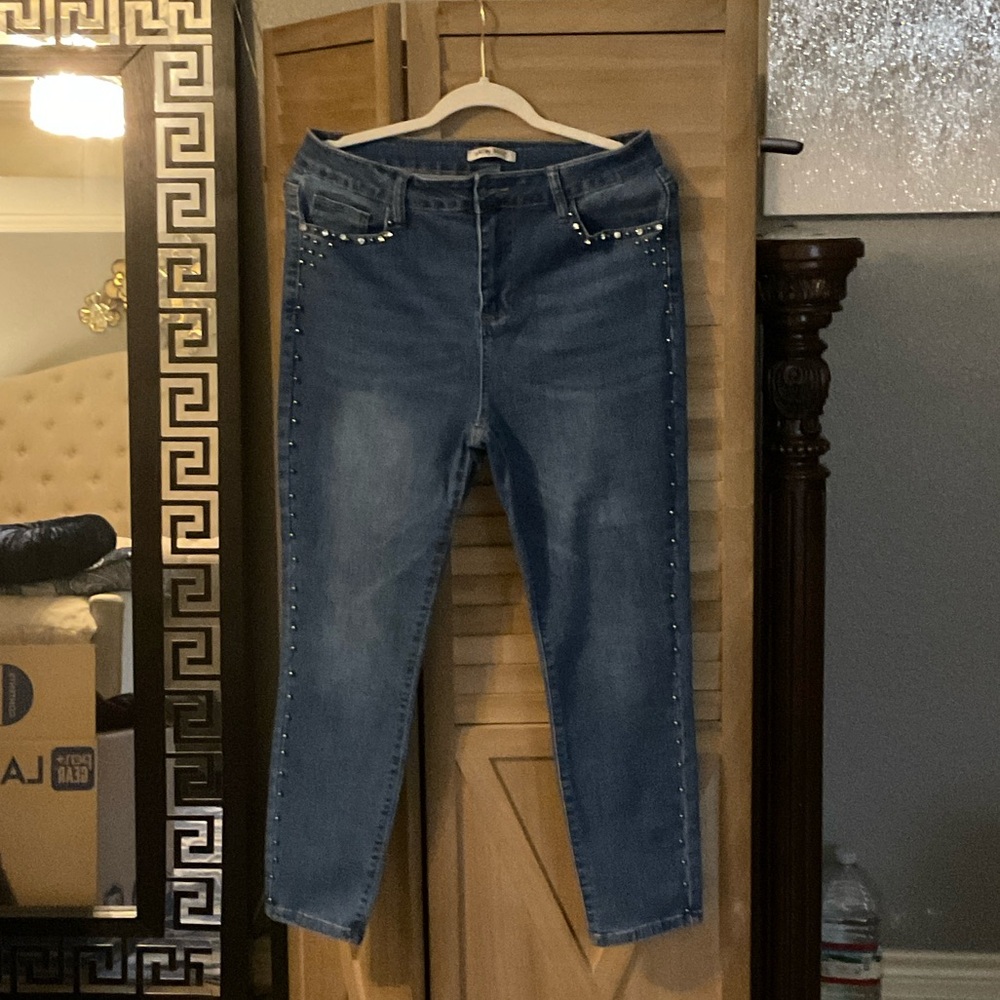 Elegant Blue Skinny Jeans with Studded Accents